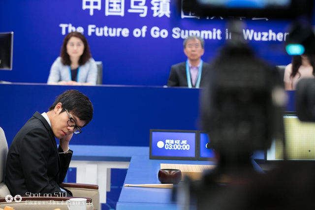 围棋峰会第二局：柯洁认输 AlphaGo中盘获胜