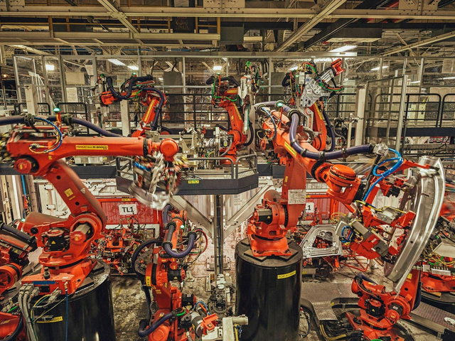 探访特斯拉工厂内部：全力生产Model 3