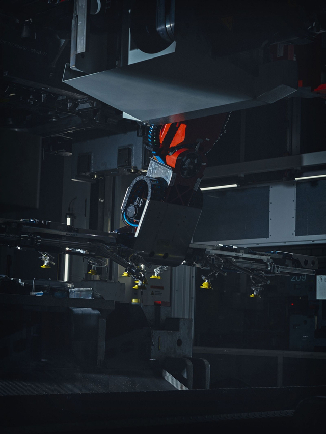 探访特斯拉工厂内部：全力生产Model 3