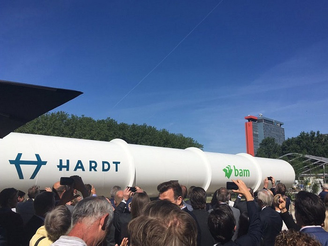 荷兰建欧洲首条超级高铁测试轨道：30 米长的管道组成