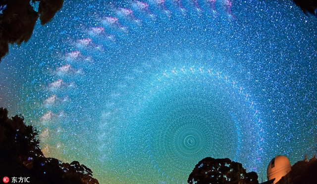 澳摄影师创作惊艳“银河风车” 繁星璀璨画面震撼