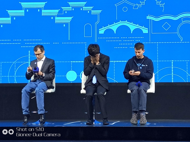 围棋峰会第二局：柯洁认输 AlphaGo中盘获胜