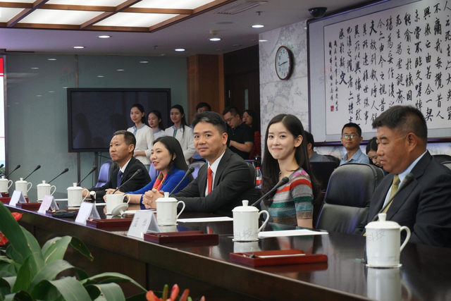 刘强东章泽天向母校人大捐3亿