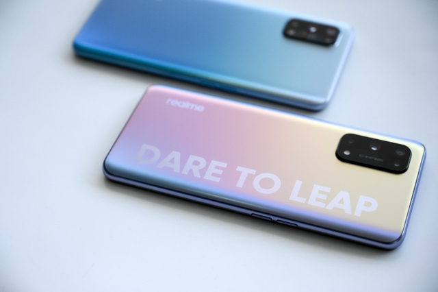 主打轻薄的性价比选择 realme X7系列开箱