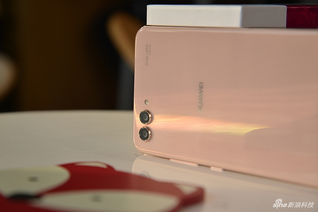 HUAWEI nova 2s图赏 双玻璃材质更耀眼