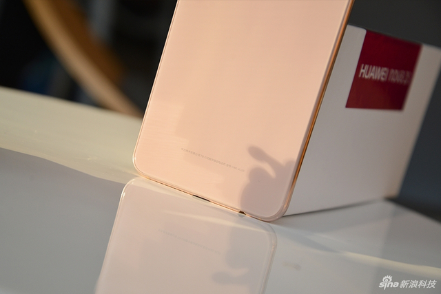 HUAWEI nova 2s图赏 双玻璃材质更耀眼