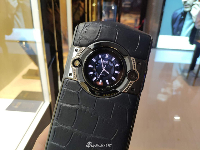 手机上的钟表艺术 8848 M5现场图赏