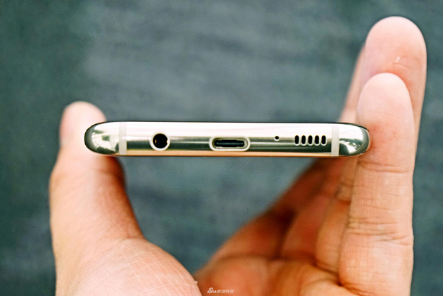 三星S8系列真机图赏:无边框效果的进化史