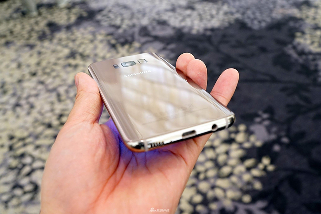 三星S8系列真机图赏:无边框效果的进化史