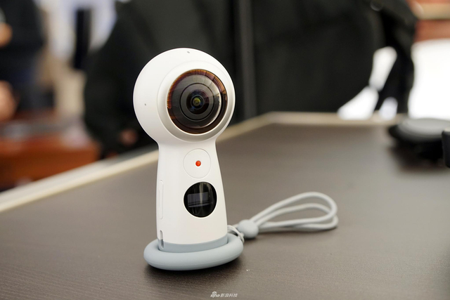 三星S8系列真机图赏:无边框效果的进化史