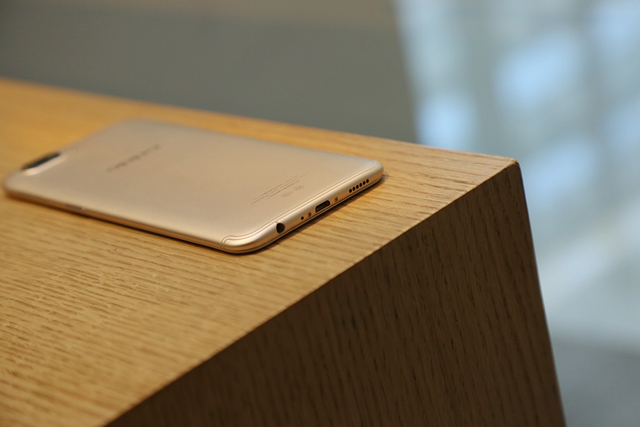 前后2000万像素 OPPO R11上手图赏