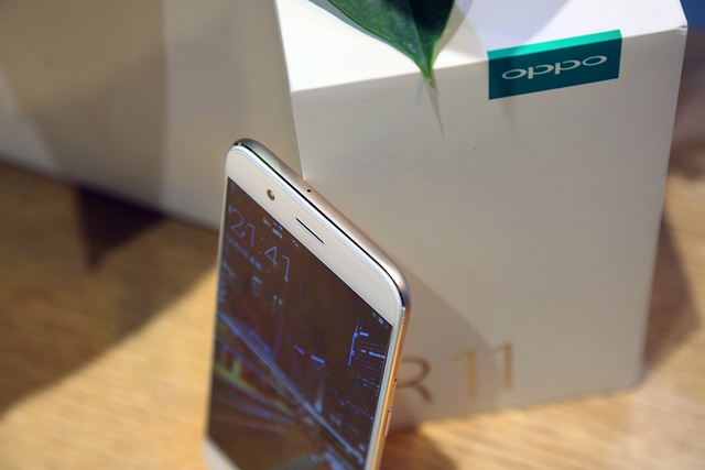 前后2000万像素 OPPO R11上手图赏