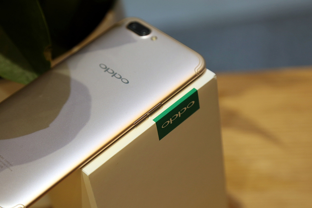 前后2000万像素 OPPO R11上手图赏