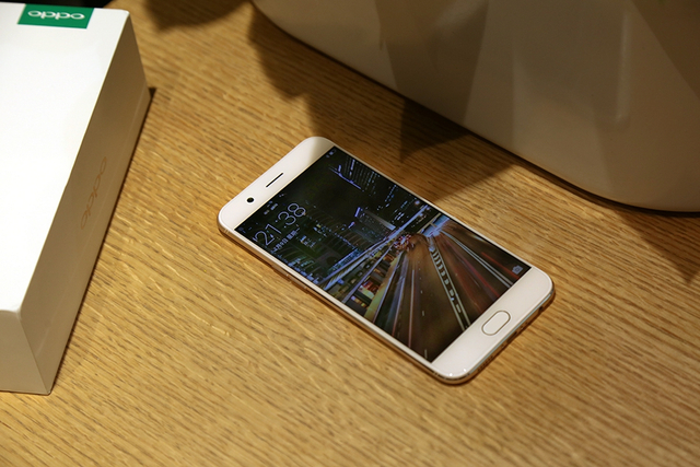 前后2000万像素 OPPO R11上手图赏