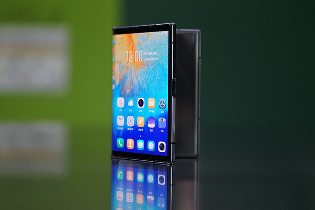 柔宇FlexPai 2手机评测:折叠无缝隙,折痕比上代提升明显