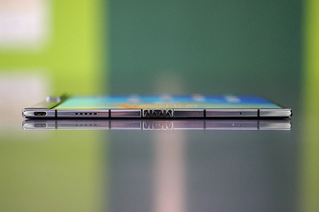 柔宇FlexPai 2手机评测:折叠无缝隙,折痕比上代提升明显