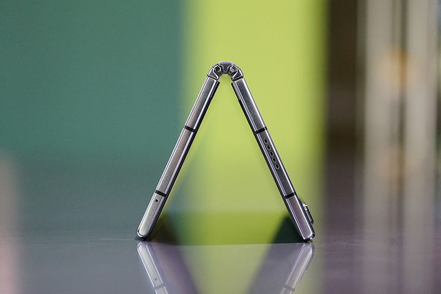 柔宇FlexPai 2手机评测:折叠无缝隙,折痕比上代提升明显