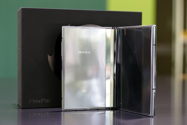 柔宇FlexPai 2手机评测:折叠无缝隙,折痕比上代提升明显