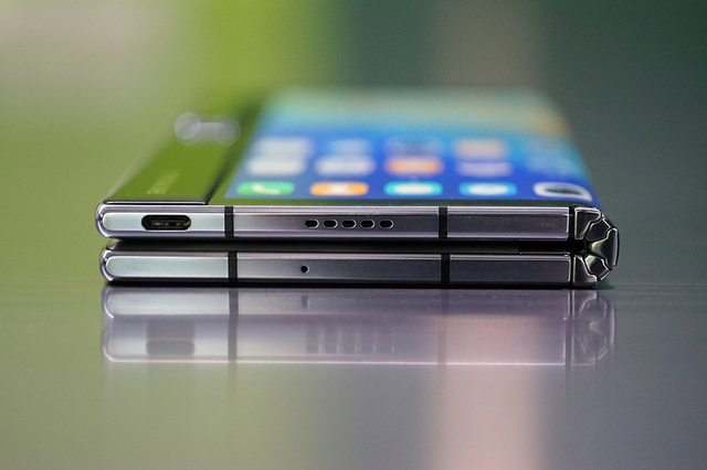 柔宇FlexPai 2手机评测:折叠无缝隙,折痕比上代提升明显