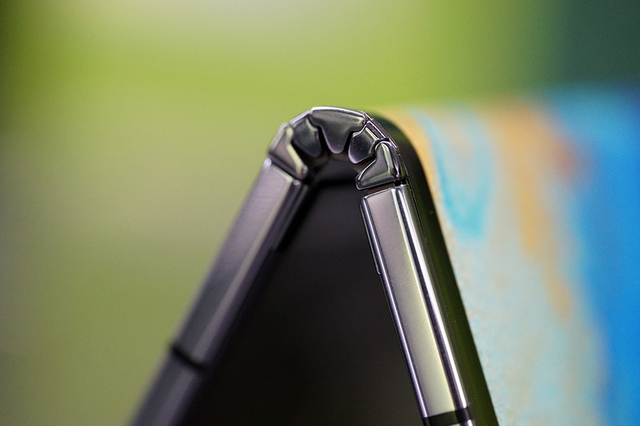 柔宇FlexPai 2手机评测:折叠无缝隙,折痕比上代提升明显