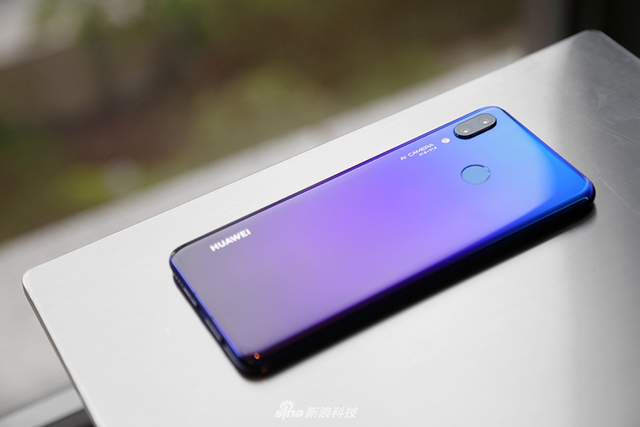 自拍能印成海报的华为nova 3外观图赏