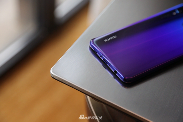 自拍能印成海报的华为nova 3外观图赏