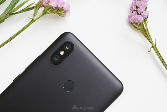 屏幕大还能当充电宝 小米Max3图赏