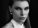 性感又不失稳重的黑白时尚大片 用面孔刻画心灵