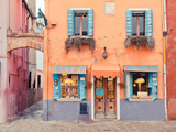 鲜艳的彩色 意大利色彩岛的童话世界