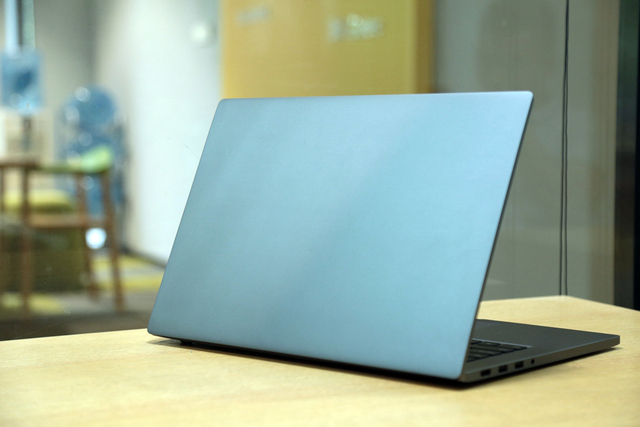 小米笔记本Pro开箱图赏：15寸大屏颜值担当