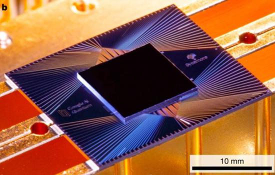 谷歌 Sycamore 量子芯片 | 来源：网络