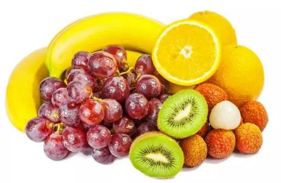 图：在大航海时代，人们发现食用新鲜水果可以抵御坏血病