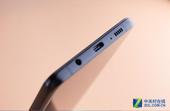 三星Galaxy A9 Star底部