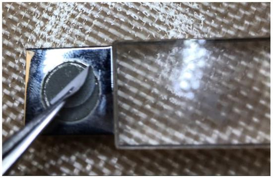  ▲ PTP 称这个贴片就是张贴纸而已，在当地文具店随处可见。图片来自：PTP