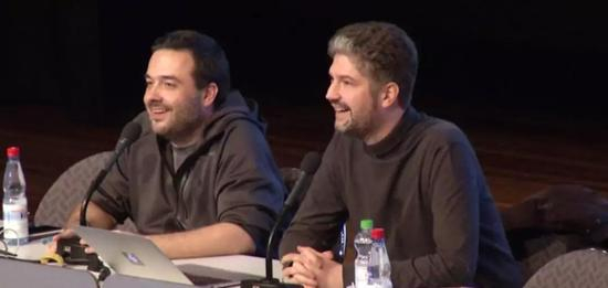 有时还会组织志愿者培训，在当地进行教学，提高家长和老师的技术素养。