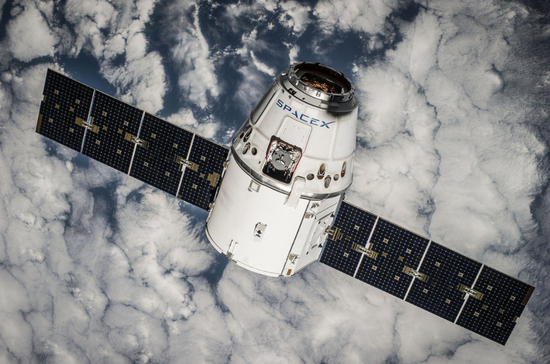 　图 | SpaceX 卫星（来源：Pixabay）