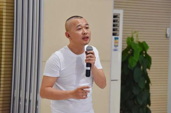 “微果酱”创始人、易简集团总裁黄永轩