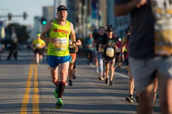 “表观遗传时钟”反映的生物学年龄可能超前或落后于个体的实际年龄。