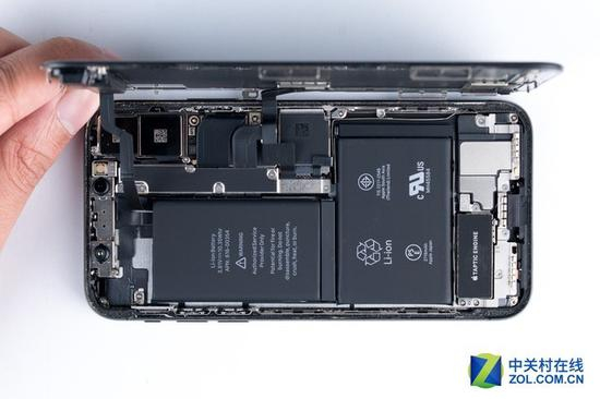 iPhone&nbsp;X采用双电池设计，巧妙利用机内非矩形空间