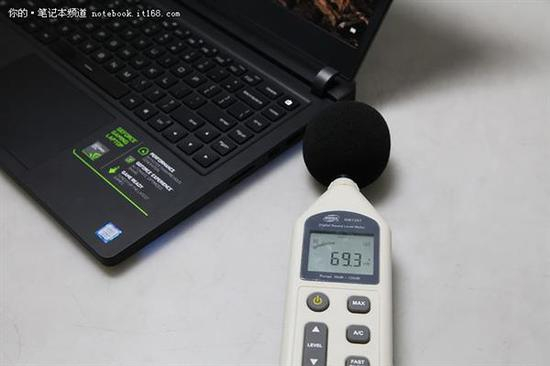 ↑↑↑开启一键散热后，分贝仪显示69.3dB