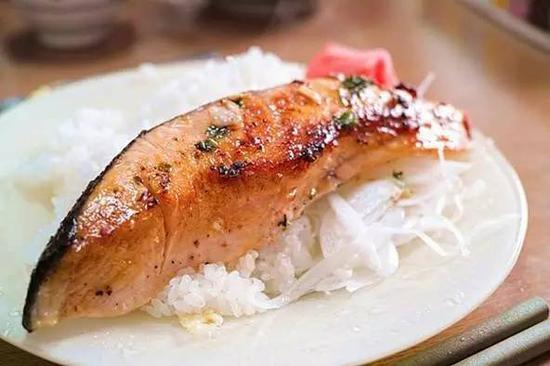 烤虹鳟配白米饭 | 123rf.com.cn正版图片库