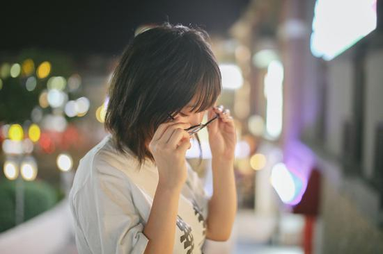 焦距：50mm　 光圈：f/1.4　 ISO感光度：1600
