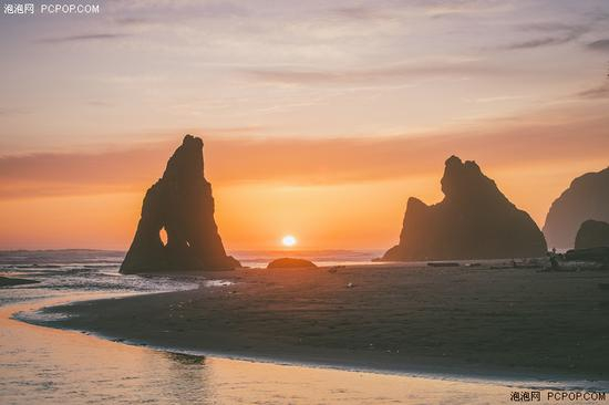 使用GND滤镜后天空与地面曝光更均衡，天空细节更丰富