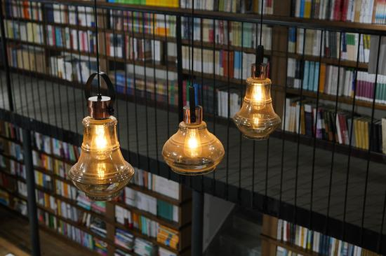 焦距：50mm　 光圈：f/4.0　 ISO感光度：400