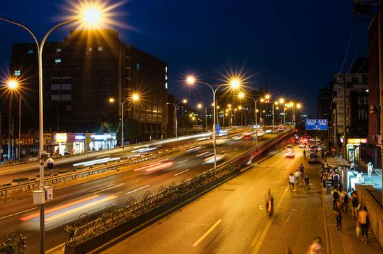 焦距：50mm　 光圈：f/8.0　 ISO感光度：800