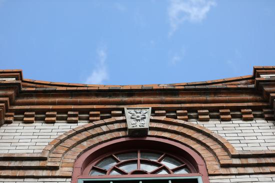 焦距：70mm　 光圈：f/2.8　 ISO感光度：100