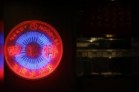 焦距：168mm　 光圈：f/2.8　 ISO感光度：500