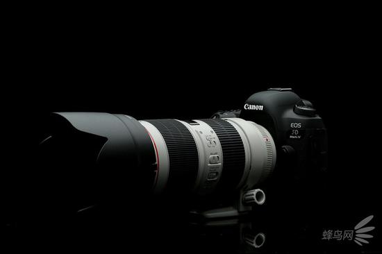 佳能EF 70-200mm f/2.8L IS III USM装载遮光罩搭配佳能EOS 5D Mark IV
