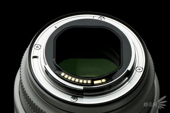 佳能EF 70-200mm f/2.8L IS III USM采用金属卡口