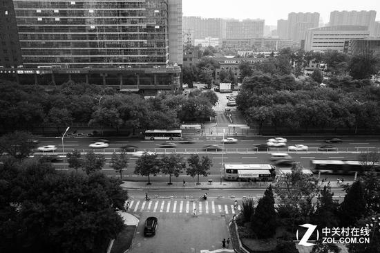 相机有着更多通过手动控制可以达到的拍摄效果，这是手机所无法实现的